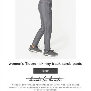 Navy FIGS L Tidore Skinny Scrub pant